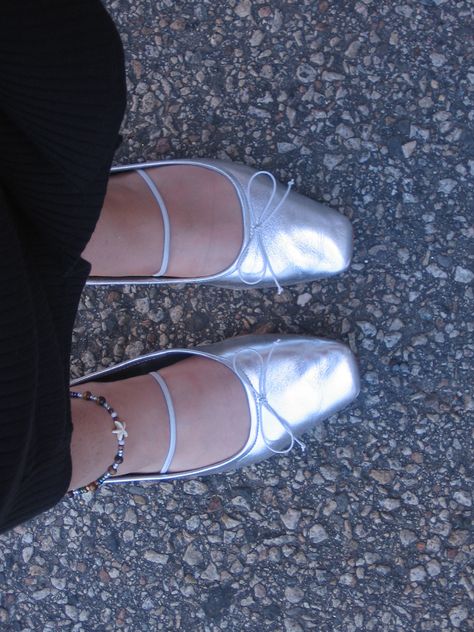 Silver Flats Outfit Aesthetic, Silver Ballet Flats Outfit, Spring Silver Formal Ballet Flats, Chic Silver Ballet Flats, Silver Ballerina Flats, Silver Ballet Flats, Ballet Clothes, Silver Flats, Silver Shoes