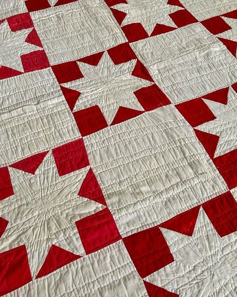 Laura Kaufmann on Instagram: "A few months ago, this crib size red and white quilt unbelievably showed up at Goodwill. Beautiful hand stitching and color. $4. I’ve added it to my small collection of two red and white quilts which usually make an appearance at Christmas. A lucky find! . . #52flea #redandwhite #redandwhitequilt #christmasquilt #antiquequilt" Easy Star Quilt Pattern, Red And Green Quilts, Vintage Christmas Quilt, Red White Quilt, Quilt Sashing, Wonky Star, Green Quilts, Primitive Quilts, White Quilts