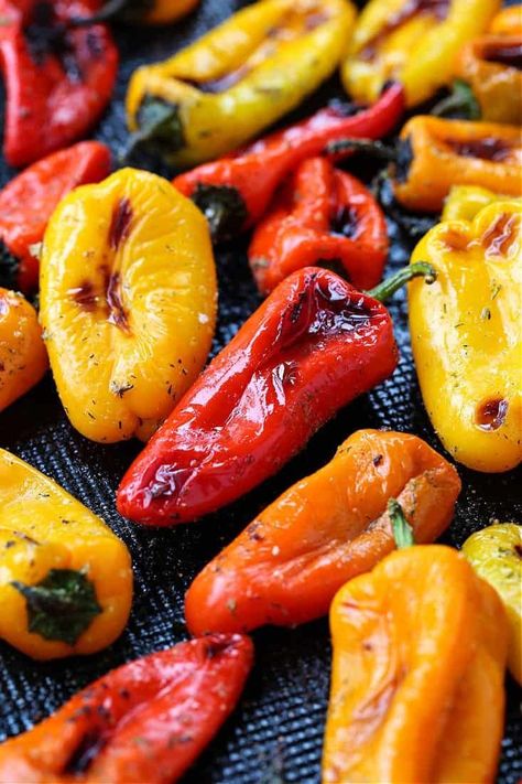 These Mini Roasted Peppers are a delicious side dish and they can be used in many different meals including sandwiches and salads! Roasted Mini Peppers, Roasted Red Peppers Recipes, Red Pepper Recipes, Mini Peppers, Salads Pasta, Stuffed Mini Peppers, Sweet Peppers, Low Carb Eating, Roasted Peppers