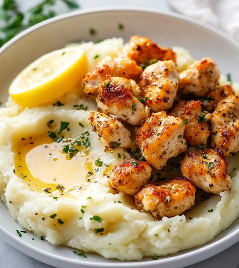 Garlic Herb Chicken Bites with Mashed Potatoes: A Quick and Comforting Meal - Greenku Recipes Mashed Potato With Chicken, Meal Prep With Mashed Potatoes, Chicken With Mashed Potatoes Recipes, Mash Potatoes And Chicken, Chicken And Mash Potatoes Recipes, Chicken And Mashed Potatoes Dinner Ideas, Chicken Mashed Potatoes Meals, Chicken And Mashed Potatoes Recipes, Mashed Potatoes Dinner Meals