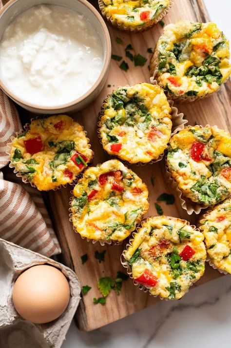 Cottage Cheese Egg Muffins - iFoodReal.com Cottage Cheese Egg Bites Muffin Tins, Egg Cottage Cheese Muffins, Cottage Cheese Egg Muffins, Cottage Cheese Muffins, Egg Muffins Breakfast Healthy, Cottage Cheese Eggs, Egg Bites Recipe, Egg Muffins Breakfast, Healthy Living Recipes