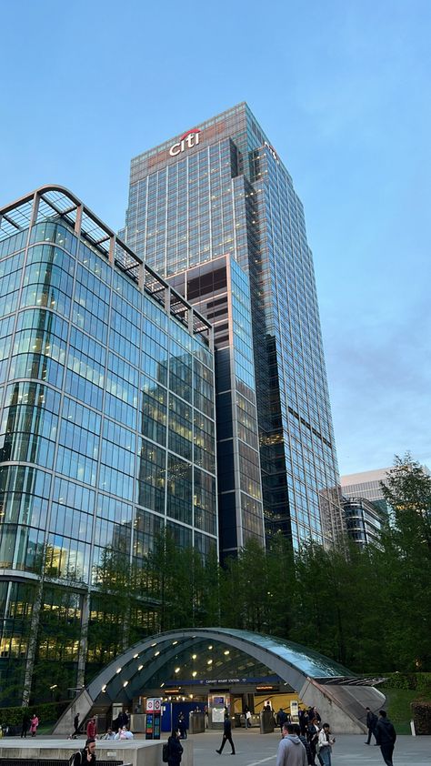 London Corporate Aesthetic, Canary Wharf Apartment, Canary Wharf Aesthetic, London Canary Wharf, Canary Wharf London, Investment Banker, Coding Tutorials, London University, London Vibes