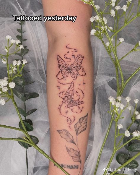 Women Outline, Butterfly Thigh Tattoo, Font Tato, Sparkle Tattoo, Mystical Tattoos, Wrap Tattoo, Forarm Tattoos, More Feminine, Small Pretty Tattoos