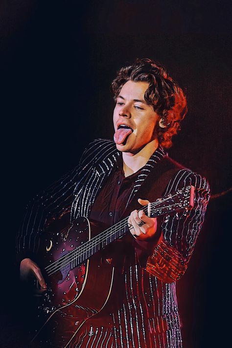 Harry Styles Clean Shaved, Harry Styles Lights Up, Harry Styles Hot, Harry Styles Aesthetic, Nathan Drake, Harry Styles Cute, Crush Pics, Haikou, Harry Styles Wallpaper