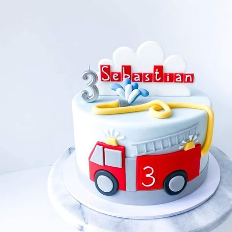 Cake With Firetruck, Firetruck Cake Design, Firetruck Birthday Cakes, Fire Engine Birthday Cake, Firefighter Birthday Cake, Fire Engine Party Ideas, Fireman Birthday Cake, Firetruck Birthday Cake, Cake Fireman