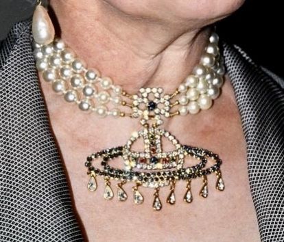 Jewelry Vivienne Westwood, Westwood Jewellery, Vivienne Westwood Accessories, 90s Jewelry, Vivienne Westwood Jewellery, Devil Wears Prada, Detailed Jewelry, Jewelry Lookbook, Pearl Choker