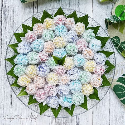 LadyHomeChef: Rainbow Ondeh Ondeh Ondeh Ondeh Cake, Huat Kueh Recipe, Vegetable Salad Ingredients, Tea Buffet, Ondeh Ondeh, Kuih Raya, Malaysian Kuih, Nyonya Kuih, Yellow Noodles