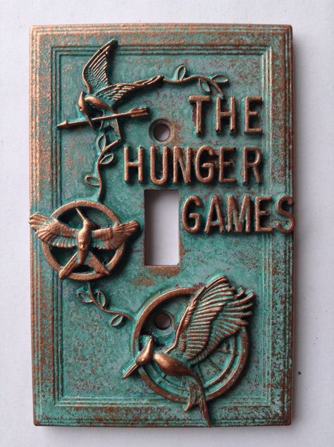 The Hunger Games - Light Switch Cover - Aged Copper/Patina or Stone Hunger Games Themed Bedroom, Hunger Games Room Ideas, Hunger Games Bedroom Ideas, Hunger Games Room Decor, Hunger Games Decorations, Fandom Bedroom, Game Bedroom Ideas, Gaming Themed Bedroom, 40th Birthday Party Games