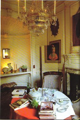 Jib door in the home of  David and Evangeline Bruce. Interior by John Fowler. French Provencial, Rich Food, English Interior, French Interiors, English Country Decor, Design Salon, English Country House, French Interior, Classic Interior