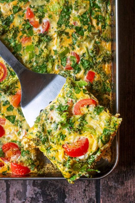 These Sheet Pan Eggs are the ultimate meal prep eggs. Low in calories, protein packed, easy to adapt with whatever vegetables you have on hand and so many different ways to eat them. It's basically a vegetable egg bake that you can slice up to have as a low carb breakfast option. Sheet Pan Egg Bake, Egg Sheet Pan Bake, Low Calorie Sheet Pan Meals, Meal Prep Eggs, Vegetable Egg Bake, Eggs With Veggies, Veggie Egg Bake, Sheet Pan Eggs, Oven Baked Eggs