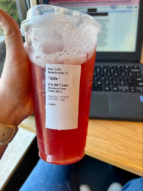 Starbucks black tea lemonade with strawberry purée and classic syrup, red color drink Starbucks Black Tea Drinks, Black Tea Drinks, Tea Starbucks Drinks, Starbucks Black Tea, Starbucks Strawberry Acai Refresher, Tea Starbucks, Strawberry Acai Refresher, Starbucks Orders, Starbucks Strawberry