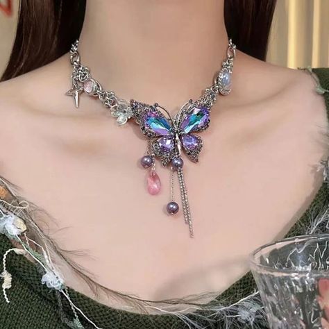 Length: 31-40cm Buckeye Butterfly, Butterfly Choker Necklace, Fairy Kingdom, Rosy Maple Moth, Choker Necklace Silver, Butterfly Choker, Buttercup Flower, Mason Bees, Golden Wings