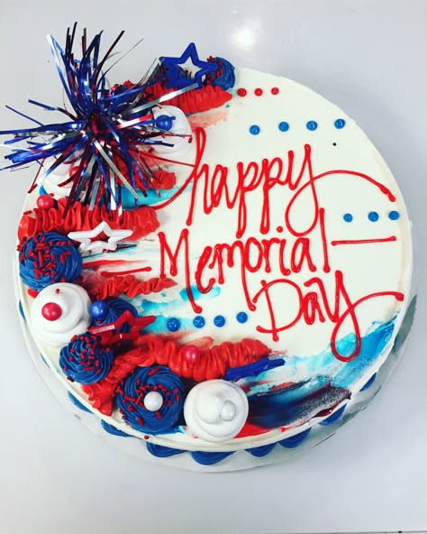 Memorial Day Dairy Queen Cake by Kelsey Scott, Mason City, IA DQ Memorial Day Cake Designs, Memorial Day Cake Decorating Ideas, Memorial Day Cakes Ideas, Usa Birthday Cake, 4th Of July Cake Decorating Ideas, Memorial Cake Ideas, Memorial Day Cookie Cakes, Memorial Day Cupcakes, Memorial Day Cake Ideas