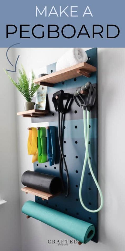 Workout Corner, Diy Pegboard, Home Gym Organization, Home Office/gym, Gym Organizer, Inmobiliaria Ideas, Small Home Gym, Workout Room Home, Diy Home Gym