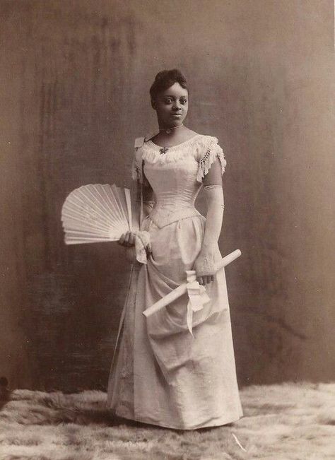 Beautiful & Adorable Sista Graduate 1800s or 1900s Foto Transfer, Vintage Black Glamour, The Graduate, Victorian Women, African American Women, Vintage Glamour, White Photo, Black Culture, Historical Fashion