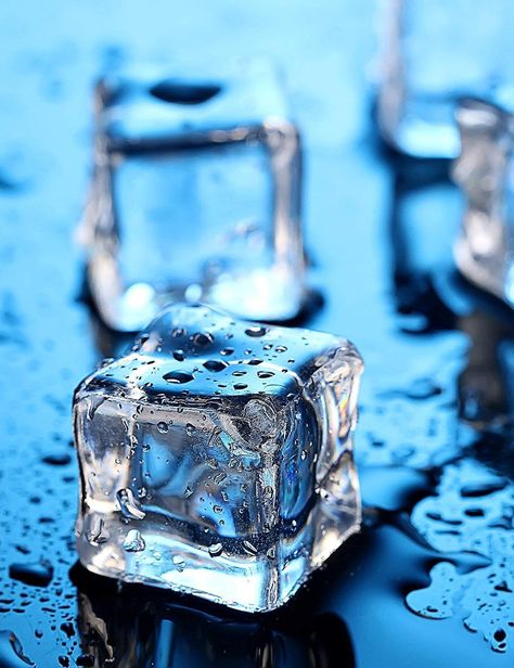 Fake Ice Cubes, Shape Photography, Ice Rock, Ice Photo, Ice Photography, Shape Of Water, Foto Macro, Wedding Vase Centerpieces, Plastic Ice Cubes