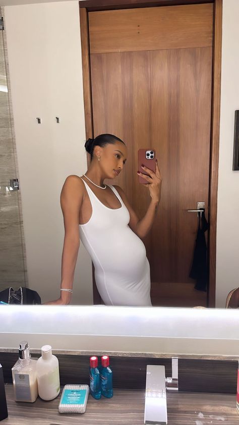 Pregnancy Slay Black Women, Elegant Pregnancy Outfits, Jas Tookes, Jasmin Tookes, Mommy And Baby Pictures, Pretty Pregnant, Mommy Outfits, Jasmine Tookes, Pregnancy Looks