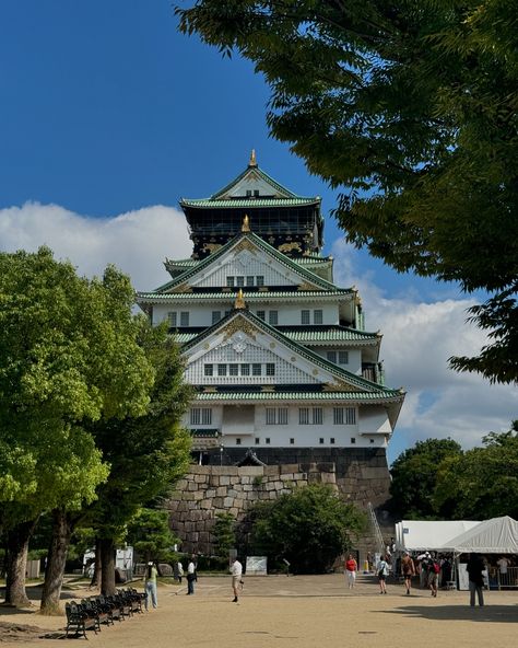 Osaka Castle 🏯✨ A symbol of resilience and history, this iconic landmark has stood tall since the 16th century, offering stunning views and intricate architecture. If you’re in Osaka, add this must-see spot to your list! #OsakaCastle #JapanTravel #HistoricJapan #TravelJapan #ExploreOsaka Intricate Architecture, Osaka Castle, A Symbol, Iconic Landmarks, Stand Tall, 16th Century, Japan Travel, Osaka, Temple