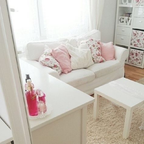 I've always wanted a couch in my room :( but its too small! White Couch, Funky Home Decor, Girly Room, Cute Room Ideas, Pretty Room, Pink Room, House Room, Dream Rooms, Dream Bedroom