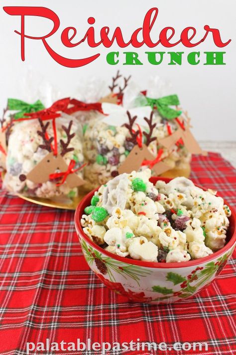 Reindeer Crunch White Chocolate Popcorn #foodgifts #christmas #popcorn #candy #holidays Reindeer Crunch, Pretzel Flowers, Muddie Buddies, Popcorn Christmas, Christmas Party Candy, White Chocolate Popcorn, Popcorn Candy, Christmas Yummies, Christmas Popcorn