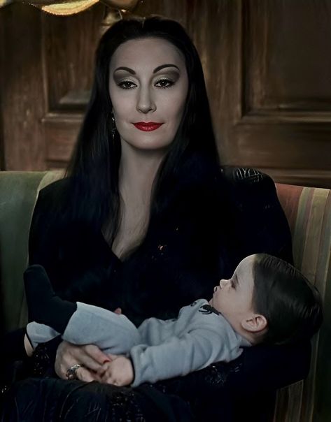 Addams Family Baby, Adams Family Morticia, Morticia And Gomez Addams, Gomez And Morticia, Gomez Addams, Addams Family Wednesday, Mommy Moments, Anjelica Huston, Family Photo Wall