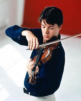 Bow Hold Comparison: Russian, Franco-Belgian and Galamian. Music Headshots, Orchestra Instruments, Joshua Bell, Stradivarius Violin, Violin Photography, Musician Portraits, Playing Violin, Learn Violin, Violin Lessons