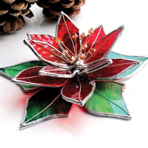 Stained Glass Christmas Candle Holders, Stained Glass Poinsettia Pattern, Stained Glass Poinsettia, Stained Glass Gifts Ideas, Christmas Stained Glass Ornaments, Christmas Stained Glass Ideas, Flower Stained Glass Patterns, Stained Glass Christmas Patterns, Christmas Stained Glass Patterns