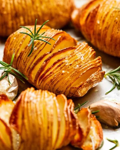 Hasselback Potato Recipes, Recipetineats Recipes, Potato Salad Creamy, Million Dollar Pie, Bite Size Pies, Potato French Fries, Potatoes Oven, Starch Sides, Easy Dinner Sides