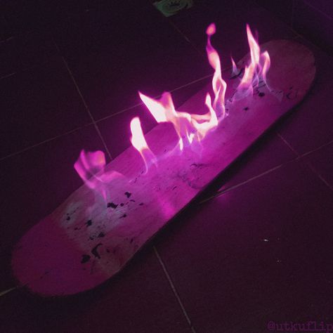 Pink Skateboard Aesthetic, Skateboard On Fire, Fire Skateboard, Aesthetic Skateboard, Skate Aesthetic, Skateboard Aesthetic, Aesthetic Light, Grunge Skater, Teenage Dream