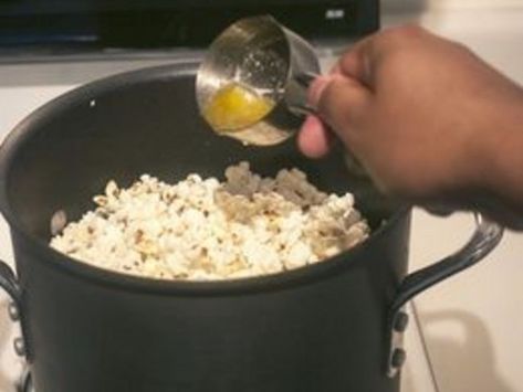 How to Make Movie Butter for Popcorn. There's not need to sacrifice flavor when making your own popcorn at home. If you love the taste of movie style popcorn but can not figure out how to replicate it, the following steps will help you. Movie Theater Butter Recipe, Movie Theater Popcorn Butter, Butter For Popcorn, Cuisinart Popcorn Maker, Popcorn Video, Flavored Popcorn Recipes, Brown Butter Sage, Diy Butter, Perfect Popcorn