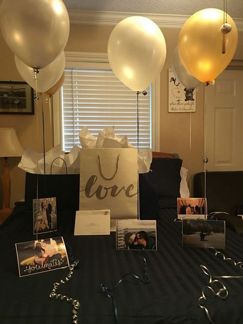 27 Romantic Birthday Bedrooms To Surprise Your Boyfriends | HomeMydesign Homemade Gifts For Boyfriend, Birthday Decorations At Home, Surprise Gifts For Him, Surprise Boyfriend, Anniversaire Diy, Birthday Surprise Boyfriend, Anniversary Surprise, Presents For Boyfriend, Diy Gifts For Boyfriend