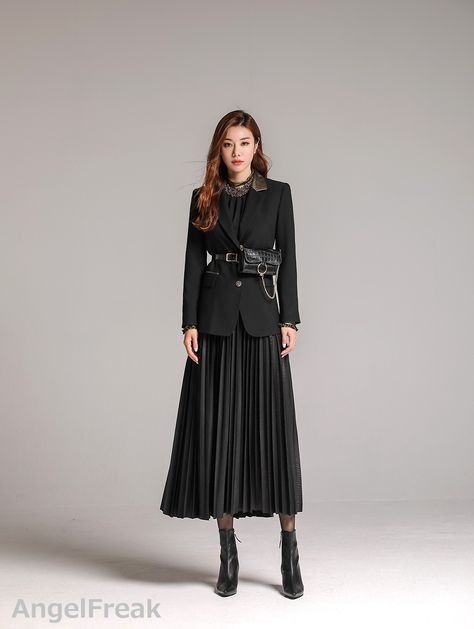 Wang Yuri Rok Outfit, Stylist Outfit, Long Skirt Fashion, Korean Outfit Street Styles, High Fashion Dresses, Formal Dresses With Sleeves, Winter Fashion Outfits Casual, Classy Work Outfits, Modest Fashion Outfits