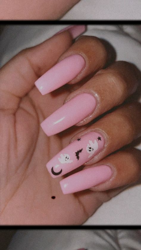 Halloween Pink Nail Designs, Halloween Acrilyc Nail Ideas, Pastel Pink Halloween Nails, Pink Spooky Nails Simple, Spooky Halloween Nails Coffin, October Coffin Nails, Feminine Halloween Nails, Pink Ghost Halloween Nails, Pink Nails October