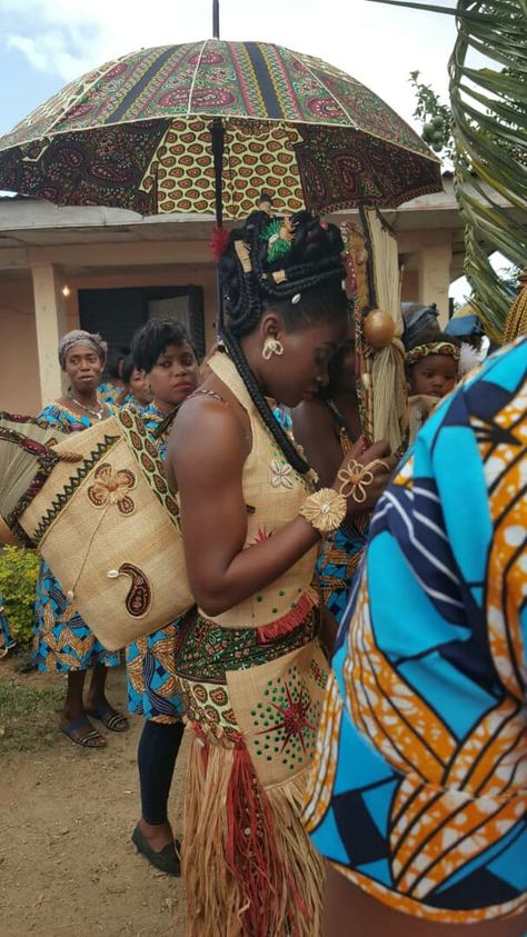 Equatorial Guinea wedding Nigerian Aesthetic Culture, Nigeria Aesthetic Culture, Uganda Culture Aesthetic, Guinea Africa, Guinea Country, Mama Africa, Guinea Conakry, African Love, African Countries