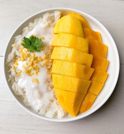 Thai Food Photography, Thai Desserts, Thai Foods, Mango Sticky Rice, Food Advertising, Japan Food, Interesting Food Recipes, Yummy Food Dessert, Pretty Food