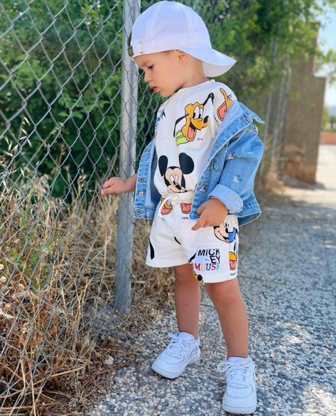 Disney Outfit Ideas For Kids, Boys Disney World Outfits, Disney Outfits For Boys, Disney Clothes Kids, Animal Kingdom Family Outfits, Boys Disney Outfits, Boy Disney Outfits, Toddler Boy Disney Outfit, Disneyland Family Outfits