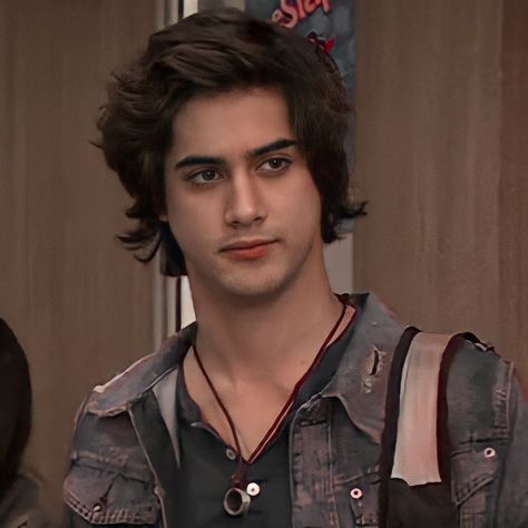 Beck Oliver Icons Beck Oliver Aesthetic, Beck Oliver Icons, Avan Jogia Victorious, Beck Victorious, Jade And Beck, Male Face Drawing, Beck Oliver, Early 2000s Aesthetic, Nickelodeon Girls