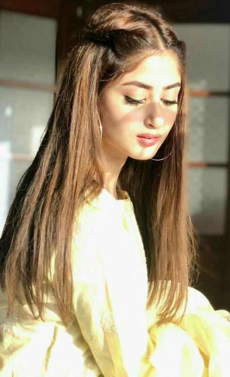 Eid Hairstyles, Saboor Ali, Sajjal Ali, Sajal Aly, Actress Hairstyles, Bridal Hair Buns, Dresses Traditional, Vine Wedding, Sajal Ali