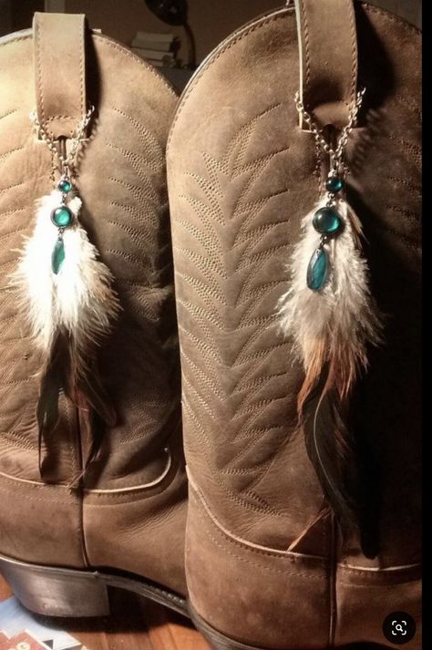 Boot Decor, Mode Country, Boot Chains, Foot Chain, Boot Bracelet, Cowgirl Bling, Boot Bling, Boho Boots, Rooster Feathers