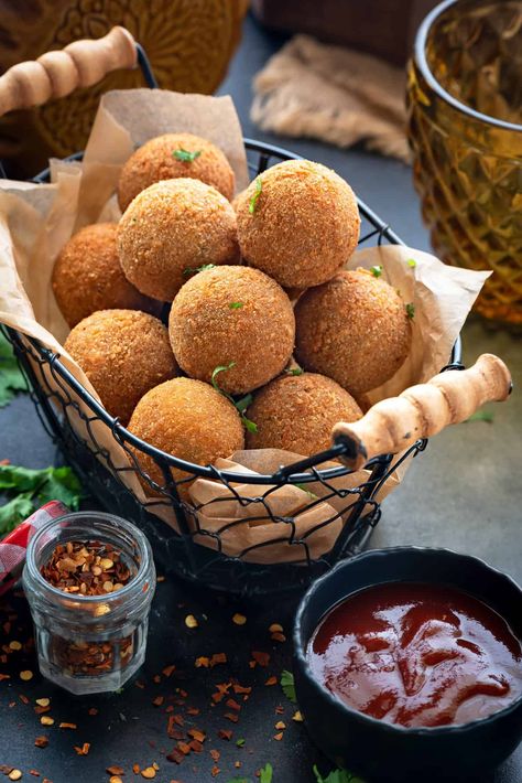 Sweet Corn Cheese Balls – A lip smacking snack loved by all ages! It’s crispy, crunchy, cheesy and tasty. Made with mashed potatoes, corn, cheese and herbs, these balls freezes well for months. Serve with ketchup or cheese sauce and enjoy. Cheese Balls Photography, Corn Cheese Balls Recipe, Cheese Corn Balls Recipe, Cheese Balls Recipe, Corn Cheese, Snacks Appetizers, Recipe Step By Step, Catering Ideas Food, Cheese Ball Recipes