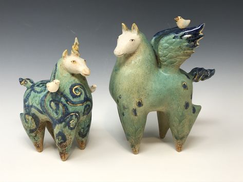 Margaret Wozniak Ceramics, Sculpture Art Clay, Ceramic Animals, Clay Art Projects, Ceramics Ideas Pottery, 판타지 아트, Ceramic Figurines, Bugs Bunny, Clay Ceramics