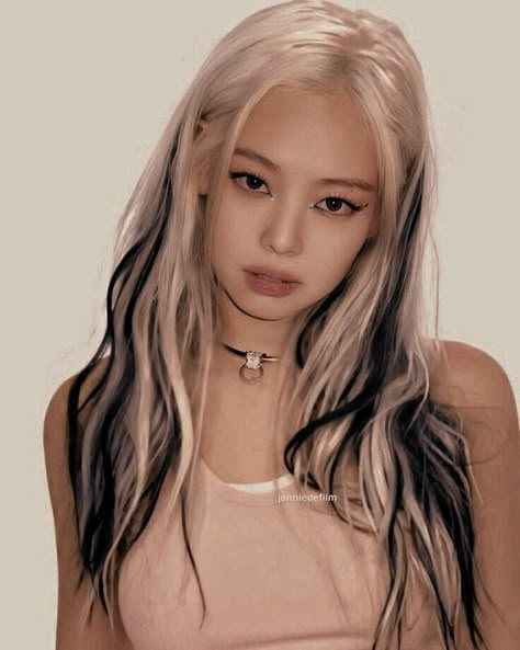 Jennie White Hair, Jennie Oreo Hair, Jennie Blonde Hair, Kim Hairstyles, Milk Icon, Black To Blonde Hair, Blue Ombre Hair, Blonde Bangs, Miss Jennie Kim