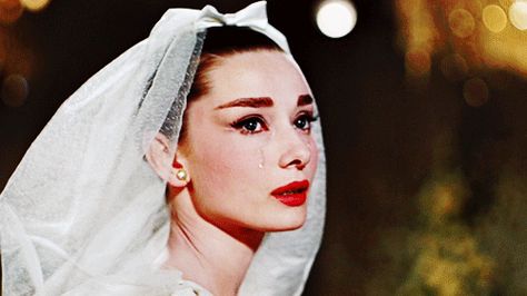 Audrey Hepburn Style: A Look Back At The Icon's Best Expressions (PHOTOS, GIFs) Audrey Hepburn Gif, Funny Face Audrey Hepburn, Funny Face Audrey, Audrey Hepburn Funny Face, Hepburn Audrey, Audrey Hepburn Born, Audrey Hepburn Photos, Audrey Hepburn Style, Dancing Gif