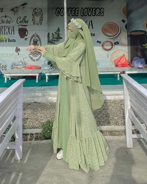 Hijab Fashion Aesthetic, Niqabi Bride, Green Hijab, Islamic Modest Fashion, Modest Outfits Muslim, Muslim Women Clothing, Outfits Muslim, Abaya Collection, Aesthetic Hijab