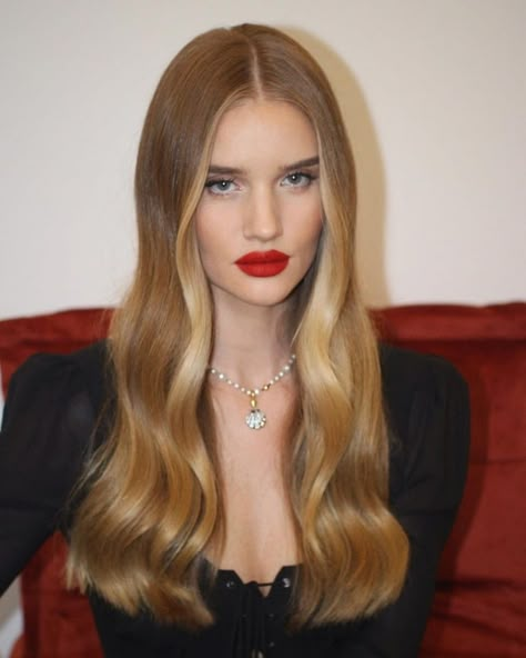 Rosie Huntington Whiteley Haircut, Rosie Huntington Hair, Rosie Huntington Whiteley Makeup, Rosie Huntington Whiteley Hair, Undone Hair, Rosie Hw, Dirty Blonde Hair, Rosie Huntington, Huntington Whiteley