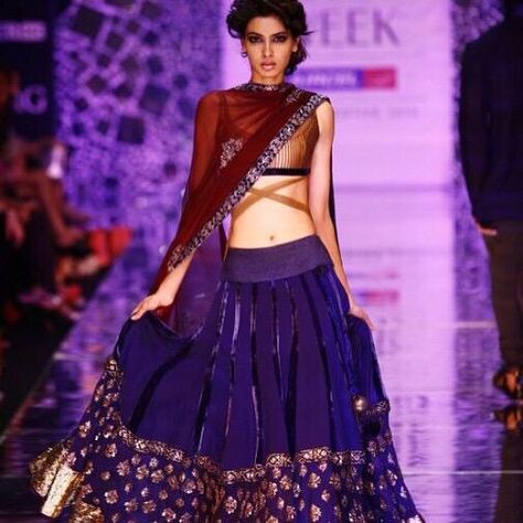 Classic deep red and blue on Diana Penty five years ago one of my favourite looks Manish Malhotra Bridal Collection, Maroon Combination, Manish Malhotra Bridal, Purple Lehenga, Diana Penty, India Fashion Week, Indian Bridal Dress, Manish Malhotra, Ghagra Choli