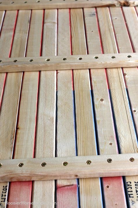 American Flag Sign Wood, Diy Wood Flag How To Make, Patriotic Wood Projects, Wood Flags Diy Projects, Wooden American Flag Diy, Diy Wooden Flag, Wooden Furniture Diy, Wooden Flags Diy, Wooden American Flag Decor