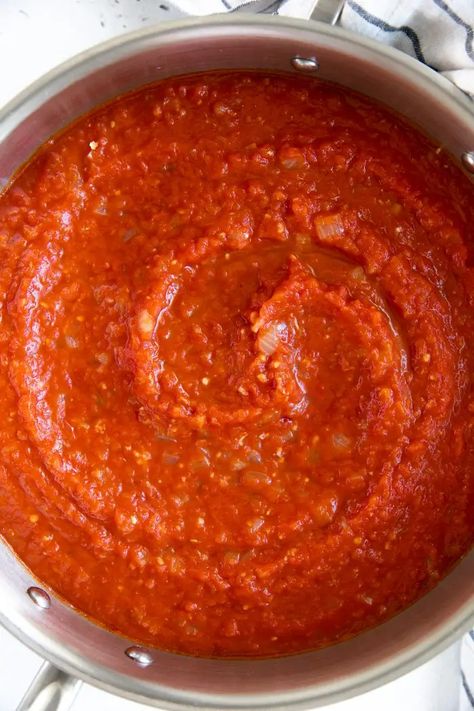 Arabiatta Sauce Recipe, Red Pizza Sauce, Uni Meals, Arrabbiata Sauce, Dried Red Chili Peppers, Red Sauce Recipe, Spicy Pizza, Marinara Sauce Recipe, Pasta Sauce Homemade