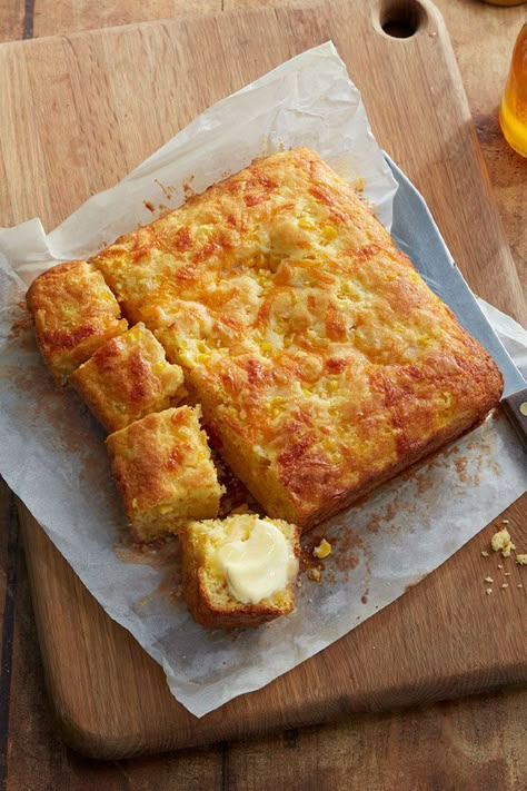 Cornbread Recipe Cheese, Cheddar Cheese Cornbread Recipe, Savoury Cornbread Recipe, Cheese And Onion Bread Recipes, Cornbread Sandwich Bread, Coarse Cornmeal Recipes, Cornmeal Bread Recipe, Cheesy Cornbread Jiffy, Cornmeal Mix Recipes