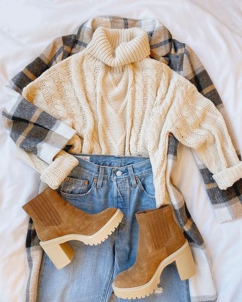 Lulus.com on Instagram: "bundle up buttercup 🐻 #lovelulus" French Outfit Winter, Texas Winter Outfits, Knitted Sweaters Outfit, Warm Outfits For Winter, Cute Winter Outfits For Women, Winter Cute Outfits, Women Winter Dresses, Winter Fashion For Women, Mockup Ideas